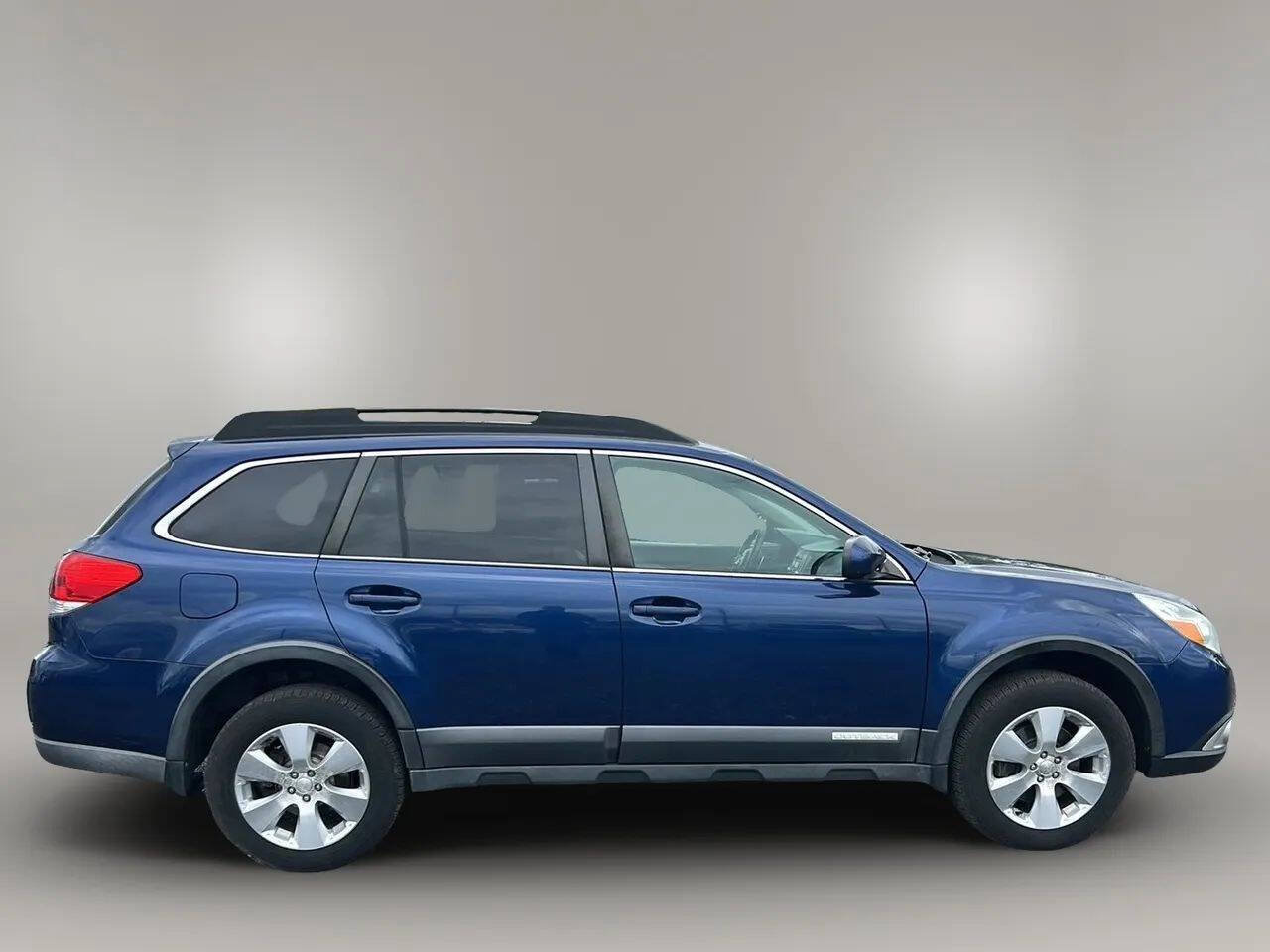 Used 2010 Subaru Outback 3.6R Limited AWD/4WD image 8