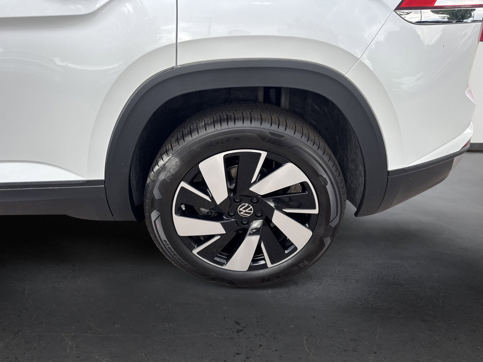 New 2026 Volkswagen Atlas Cross Sport SE image 10