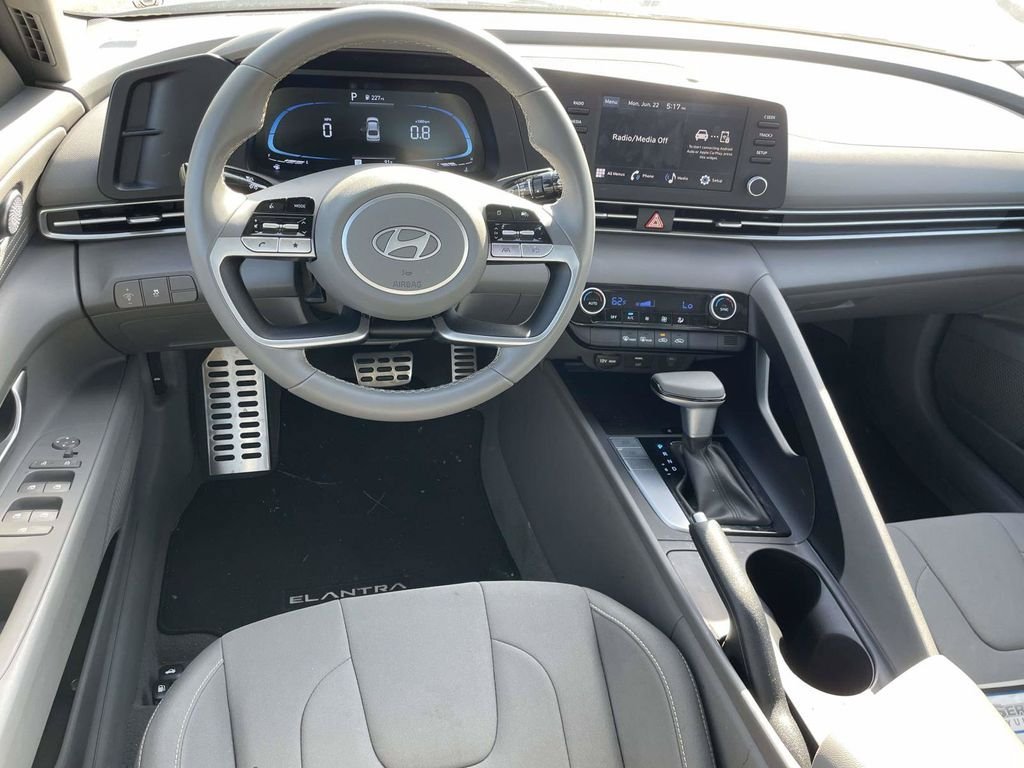 New 2025 Hyundai Elantra Sport FWD image 9