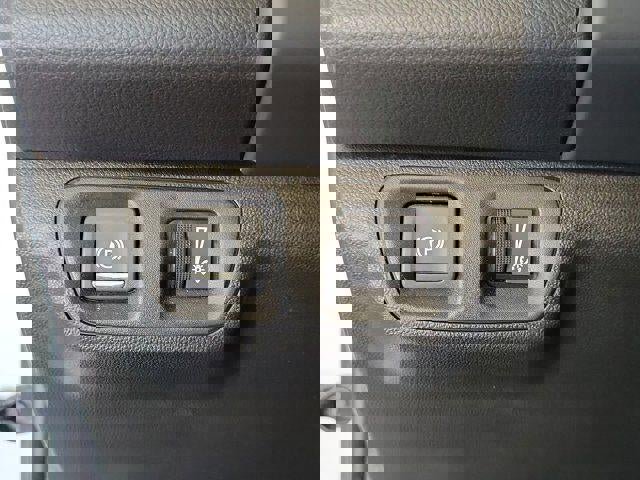 Used 2023 GMC Acadia SLT image 12