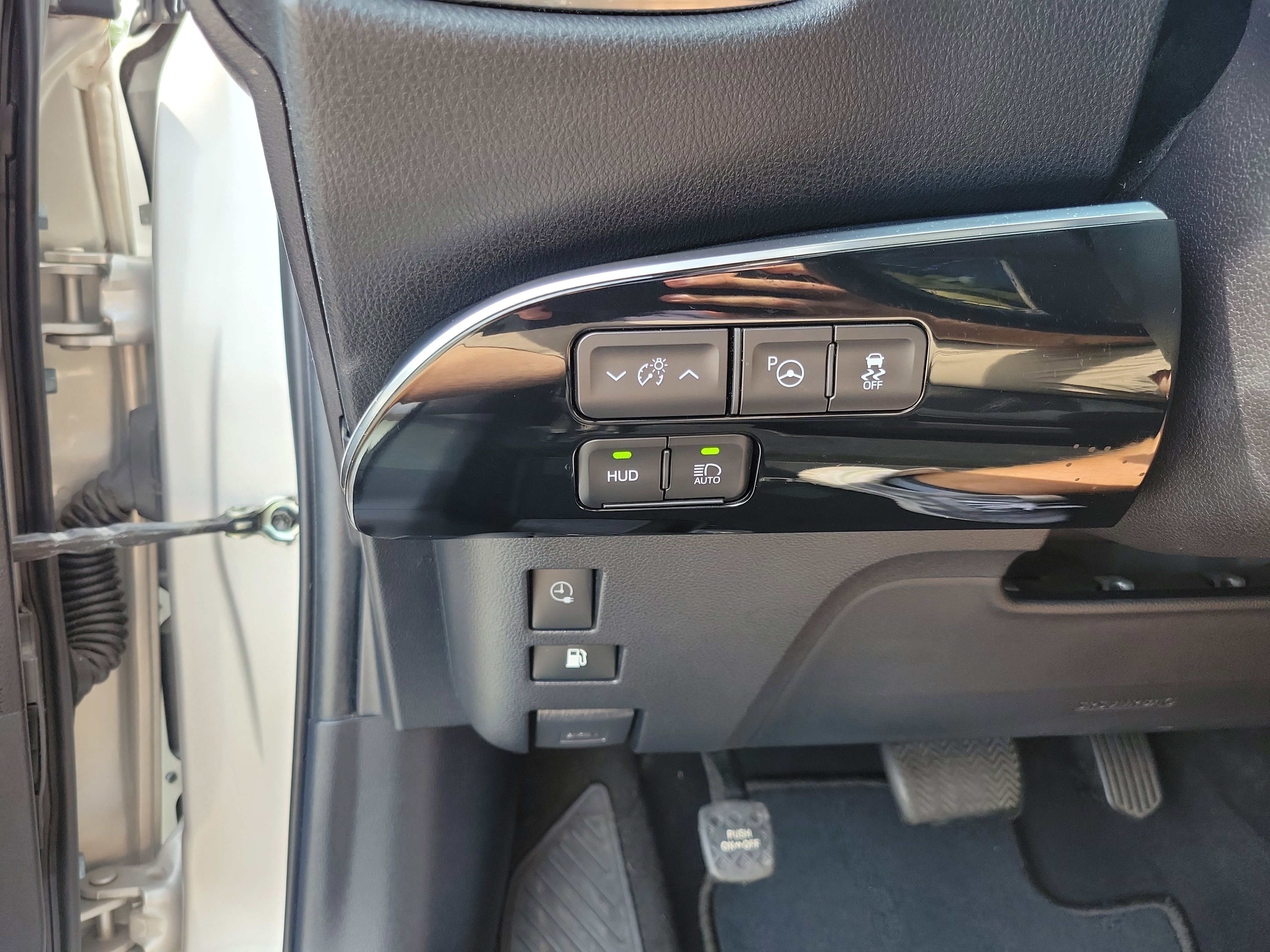 Used 2019 Toyota Prius Prime Advanced image 11