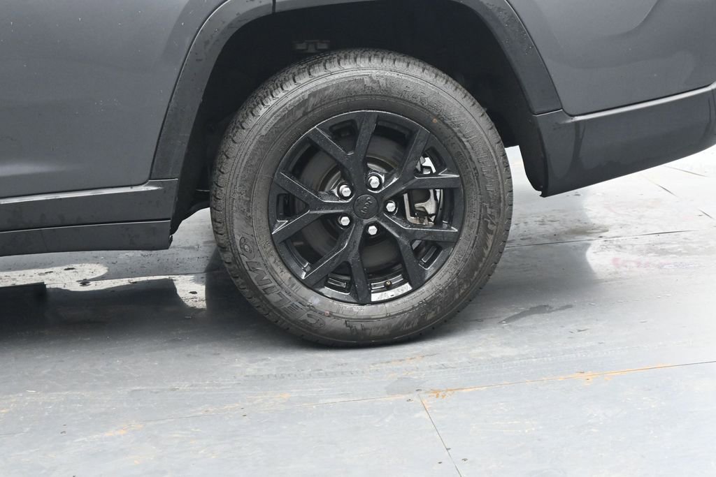 Used 2024 Jeep Grand Cherokee L Laredo AWD/4WD image 13