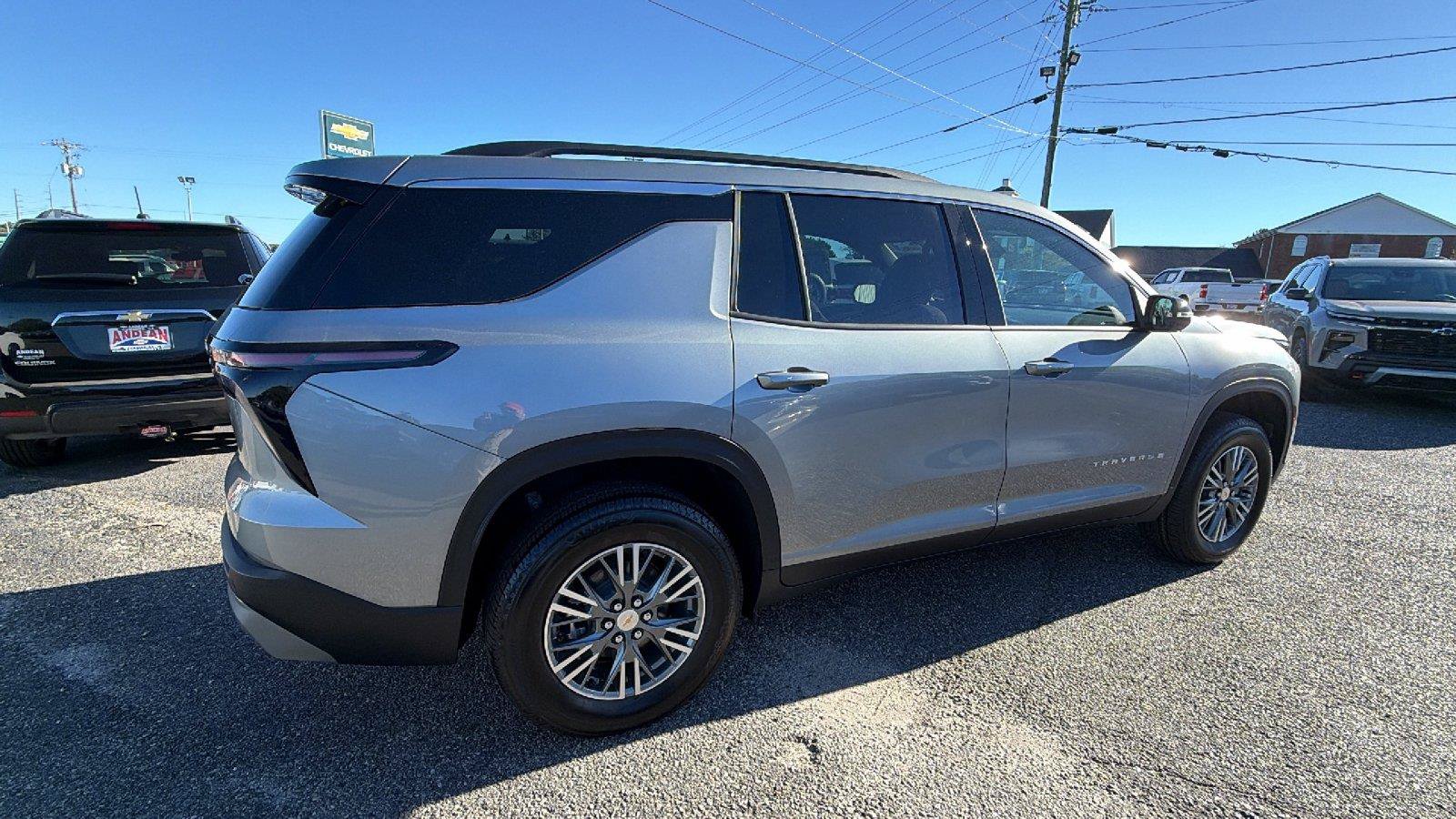 New 2027 Chevrolet Traverse LT FWD image 7
