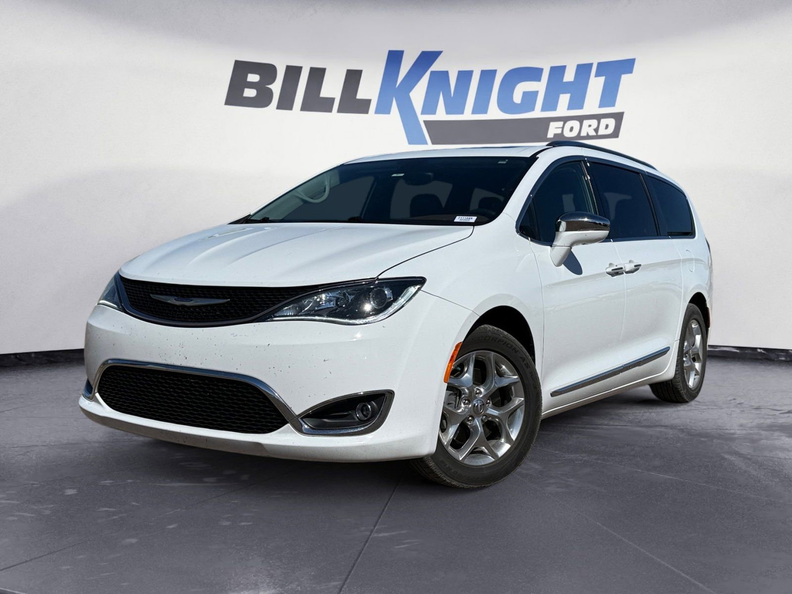 Used 2019 Chrysler Pacifica Limited image 1