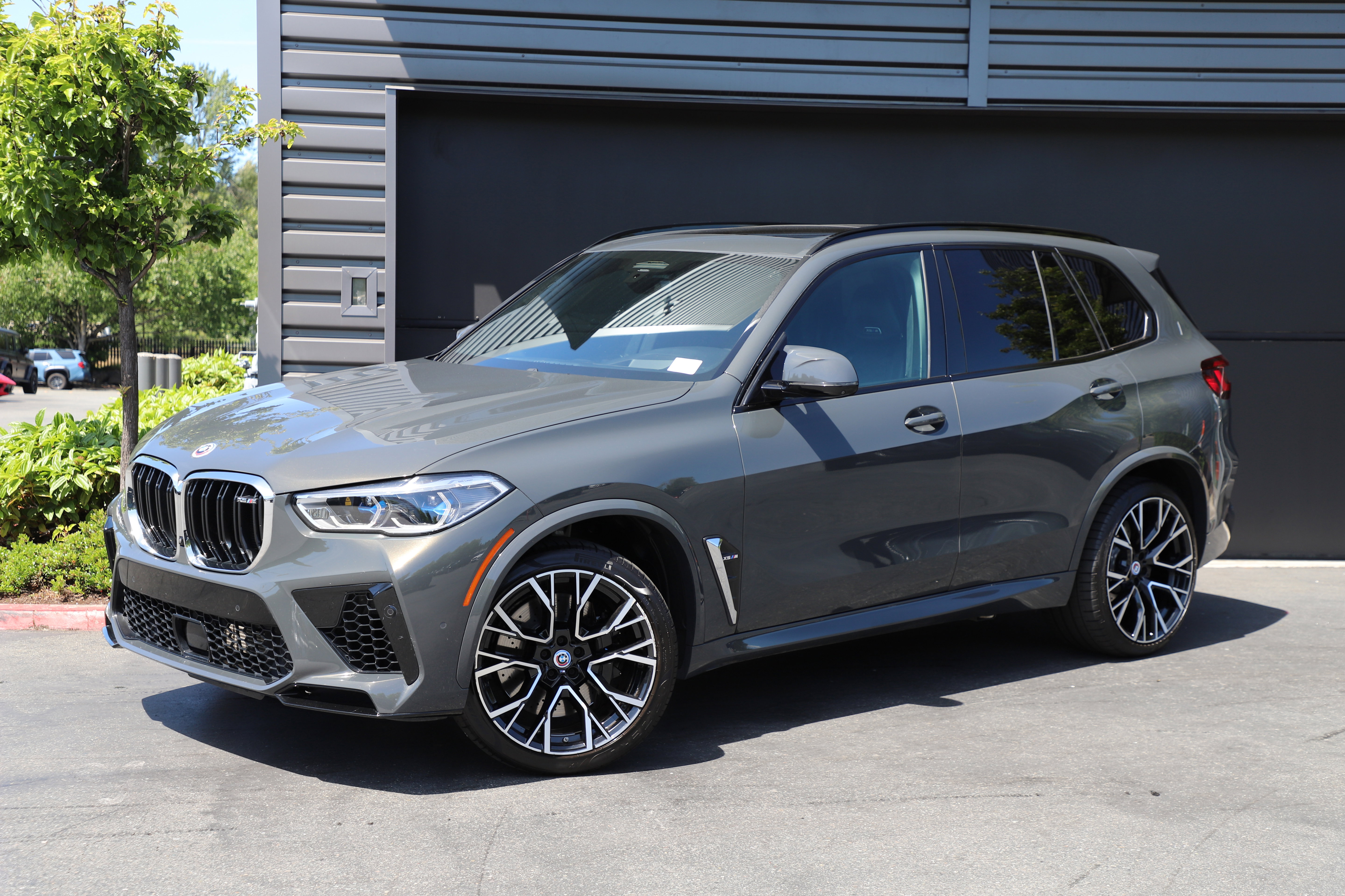Used 2023 BMW X5 M w/ Executive Package AWD/4WD image 1