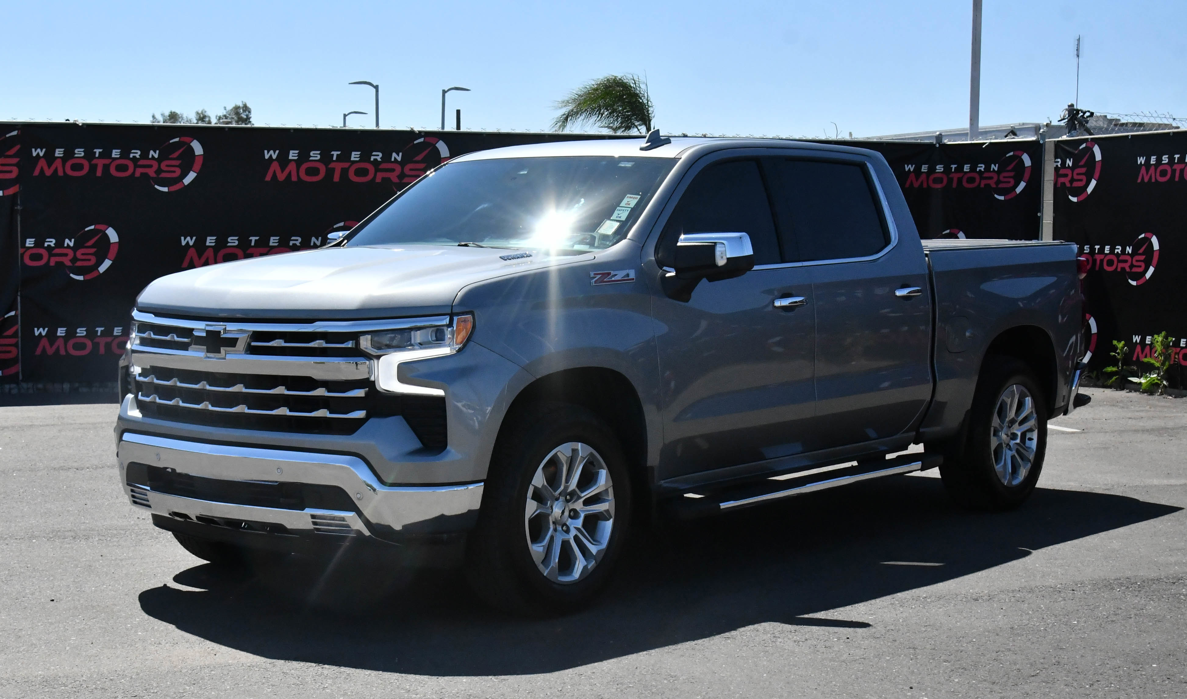 Used 2024 Chevrolet Silverado 1500 LTZ w/ Technology Package AWD/4WD image 3