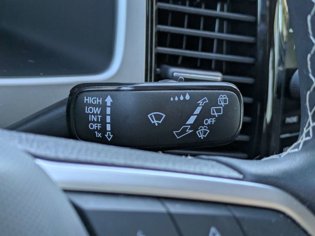 Used 2023 Volkswagen Atlas SE image 39