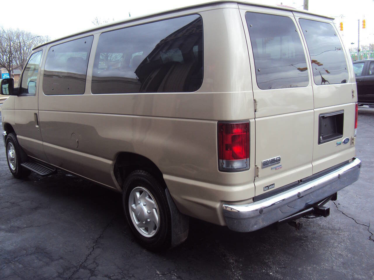 Used 2011 Ford E-150 and Econoline 150 Wagon image 4