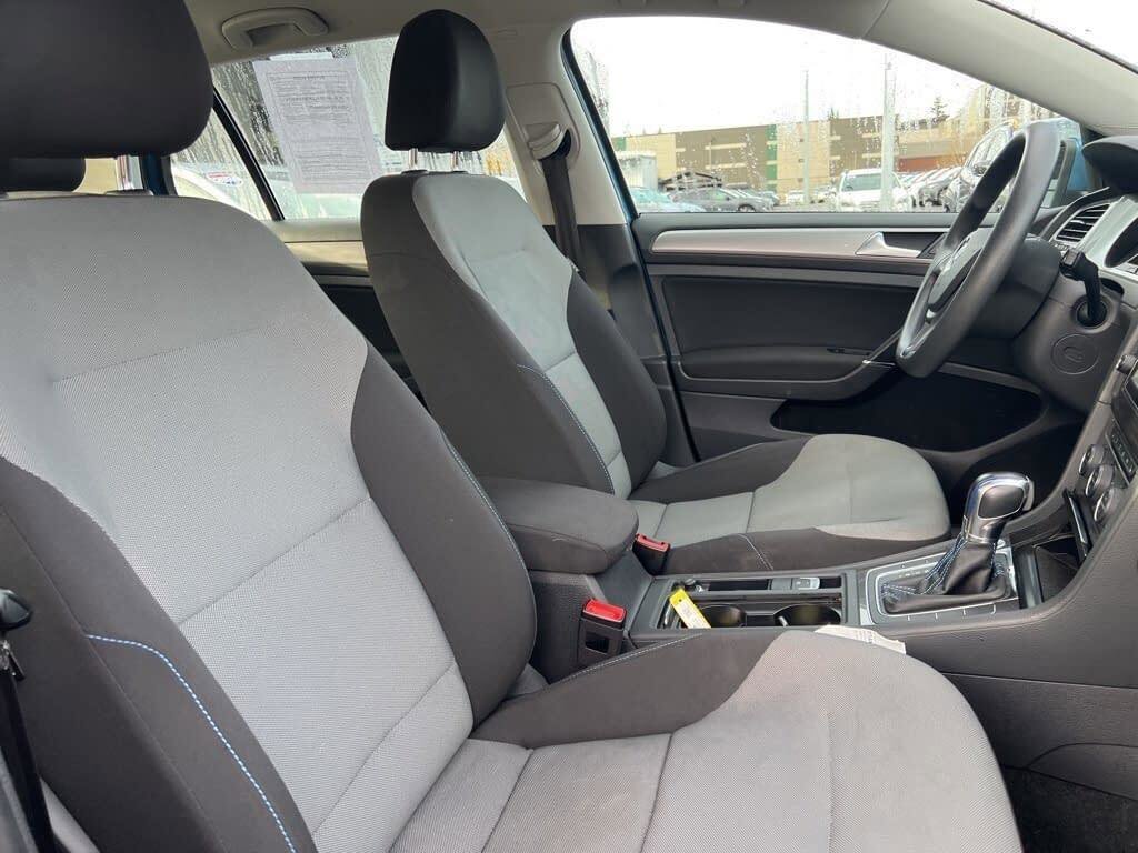 Used 2016 Volkswagen e-Golf SE w/ DC Fast Charging Package image 6