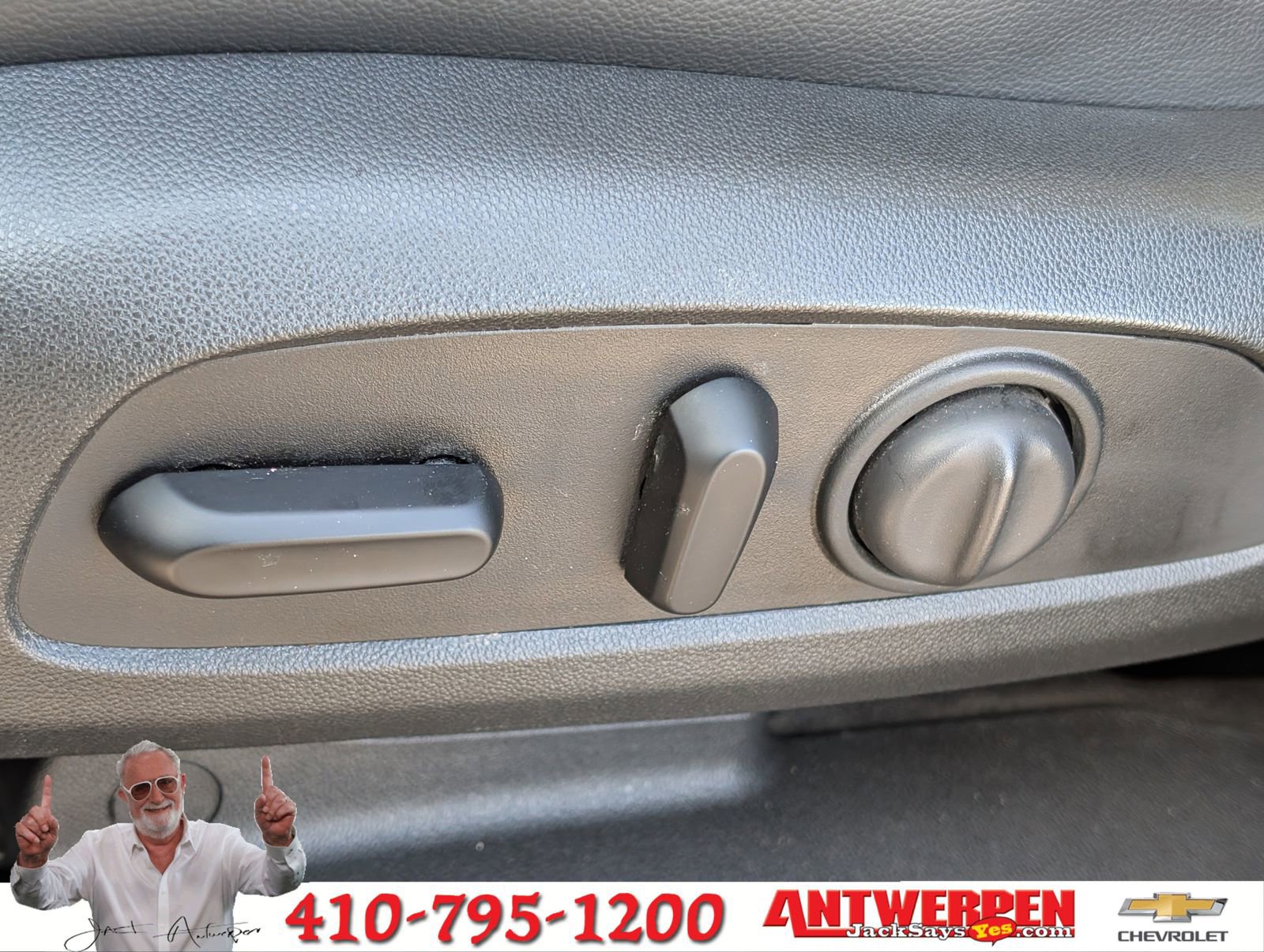 Used 2020 Chevrolet Traverse LT w/ LT Premium Package image 23