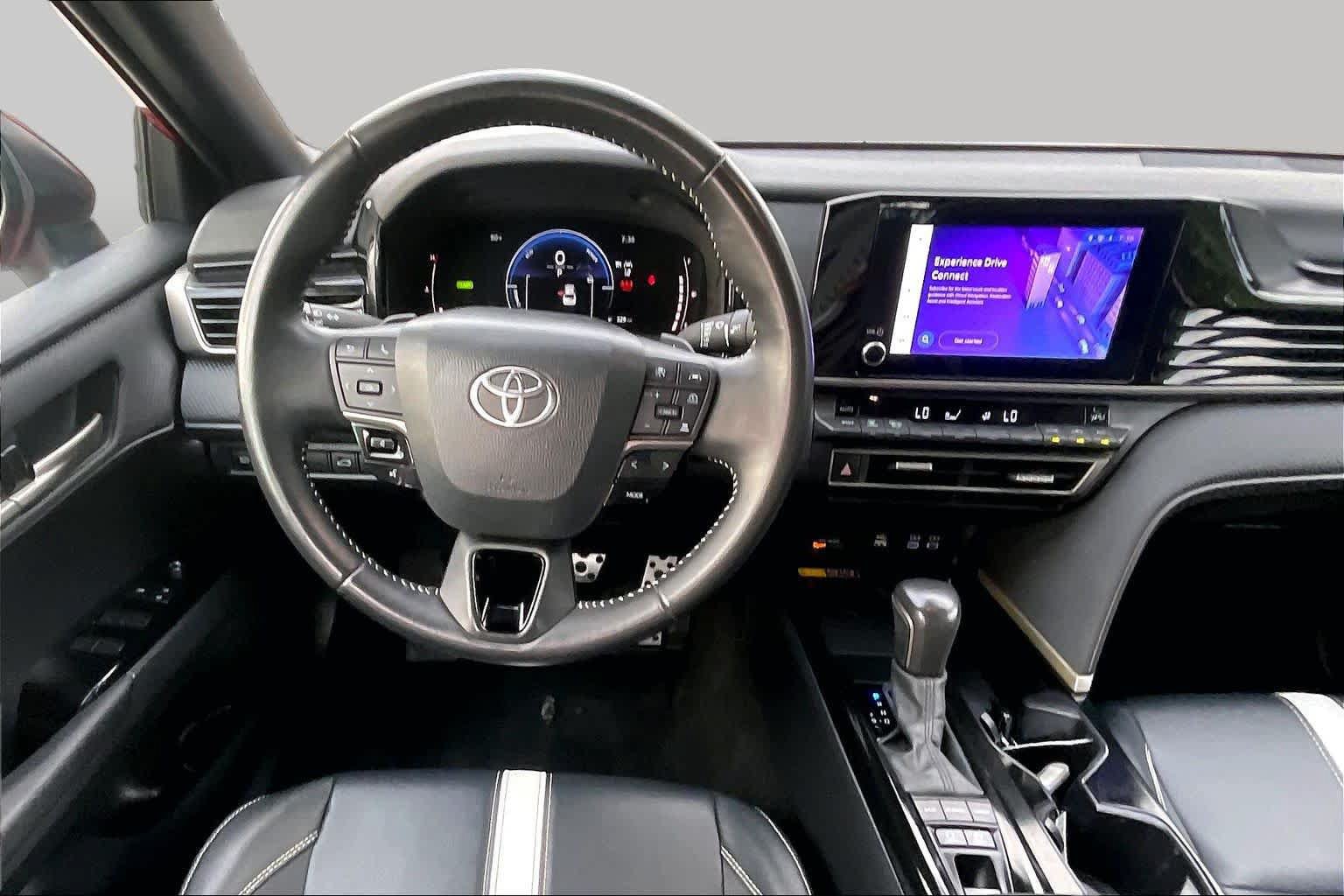 Used 2025 Toyota Camry SE FWD image 6