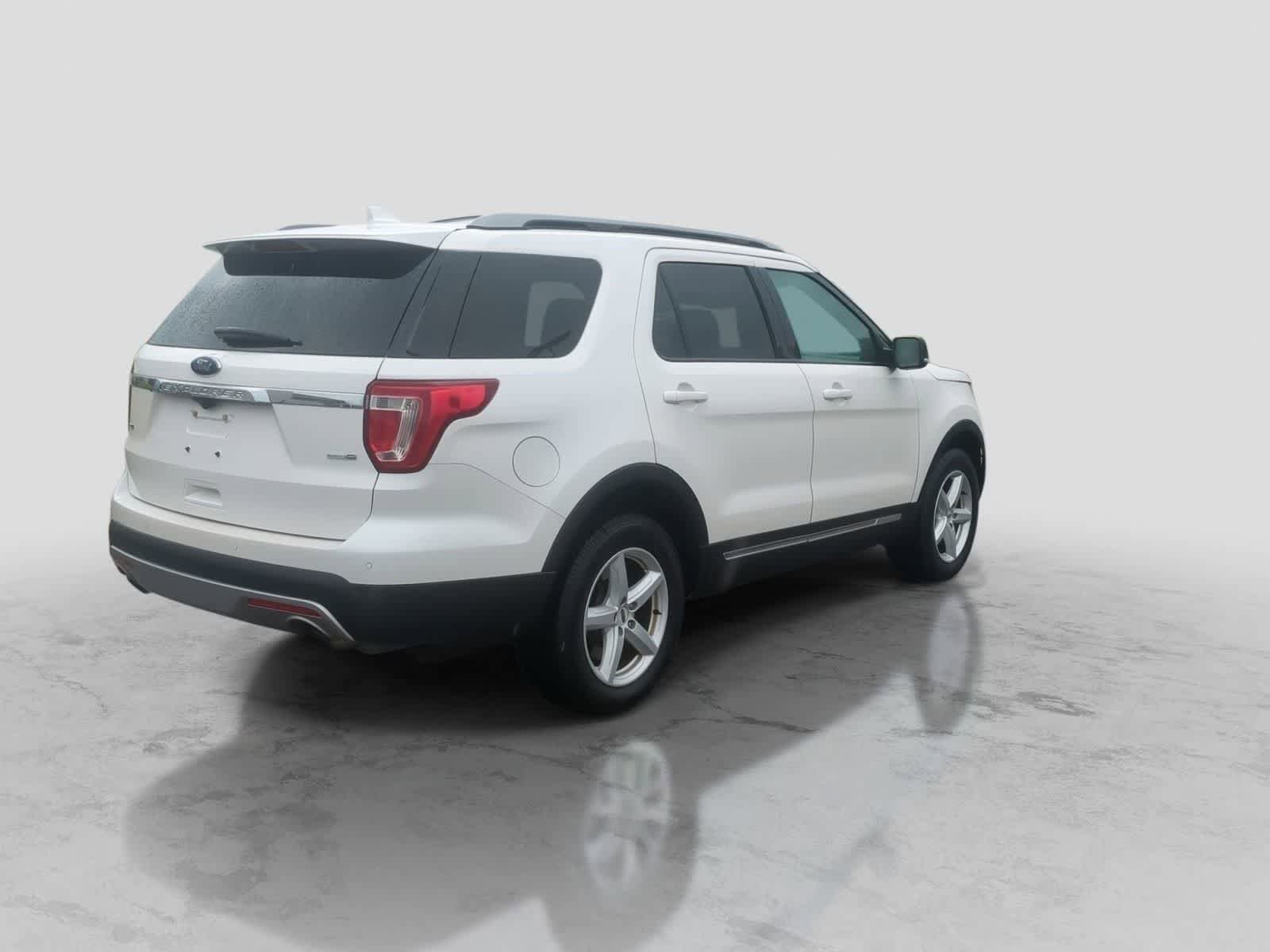 Used 2017 Ford Explorer XLT AWD/4WD image 8