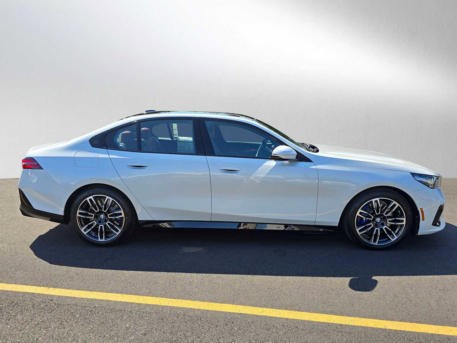 New 2026 BMW 550e xDrive 550e xDrive image 2