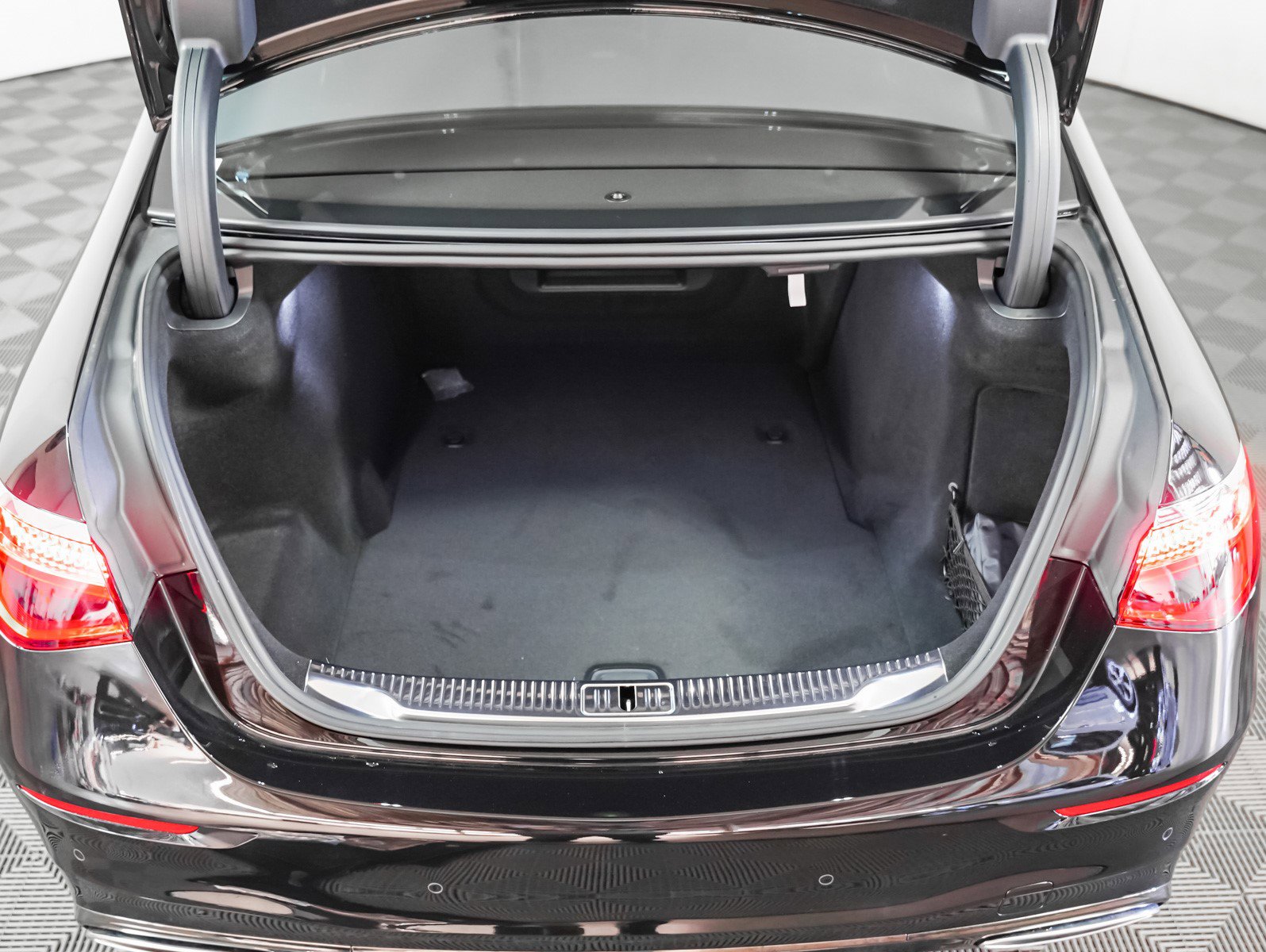 New 2025 Mercedes-Benz S 580 4MATIC Sedan image 12