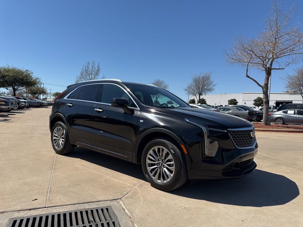 Used 2024 Cadillac XT4 Premium Luxury image 8