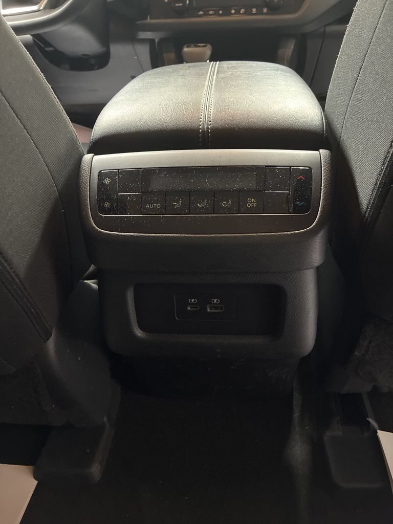 Used 2025 Nissan Pathfinder SV AWD/4WD image 28