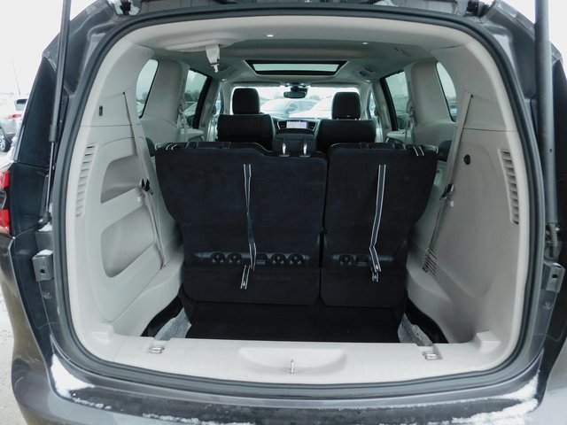 Used 2023 Chrysler Pacifica Limited image 38