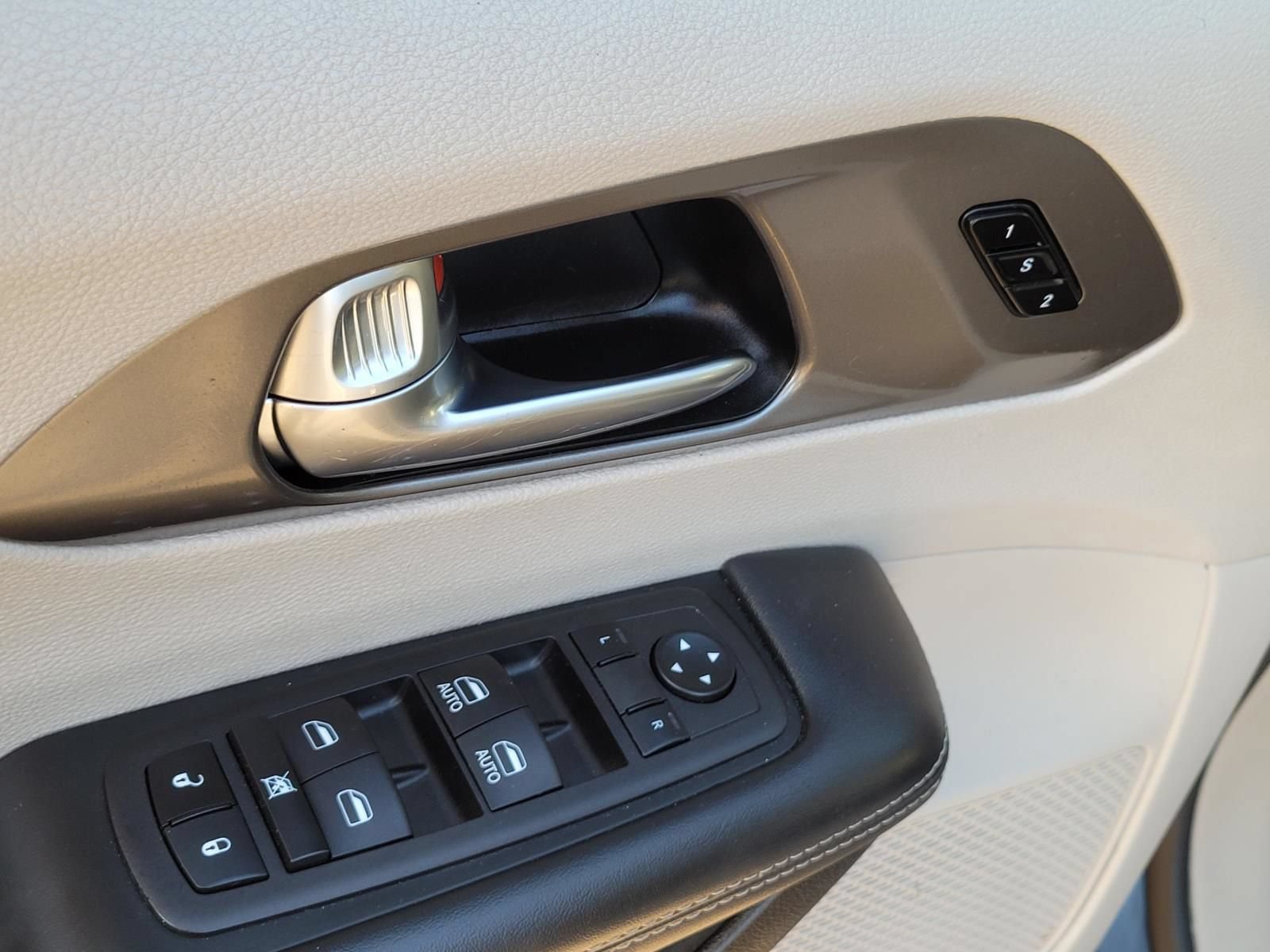Used 2023 Chrysler Pacifica Touring-L FWD image 20