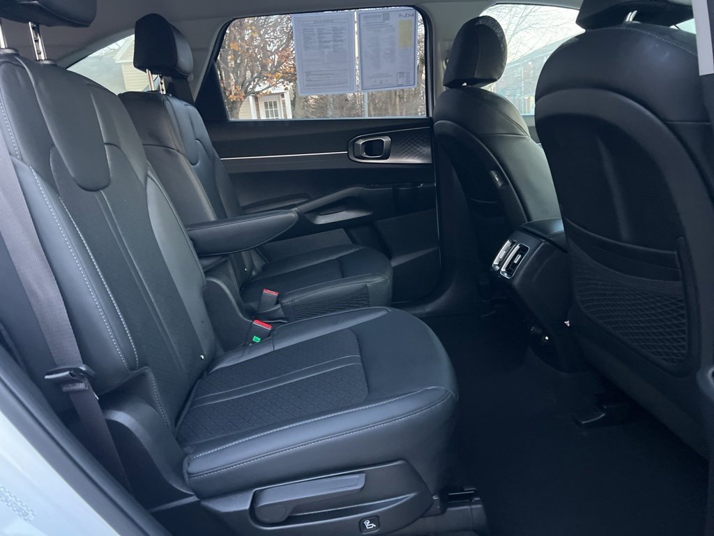 Certified 2023 Kia Sorento EX image 24