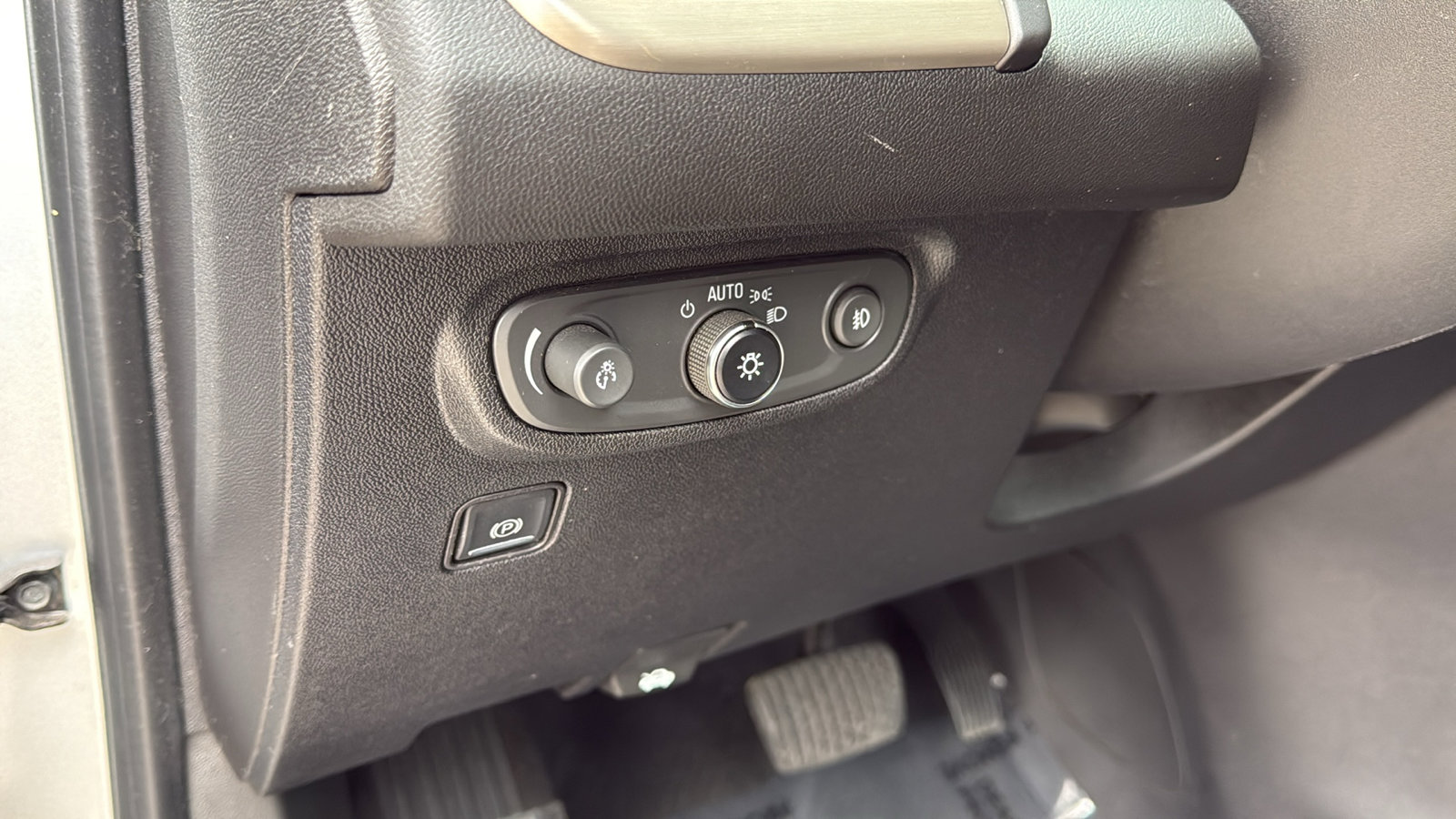 Used 2018 GMC Terrain Denali w/ Comfort Package image 13