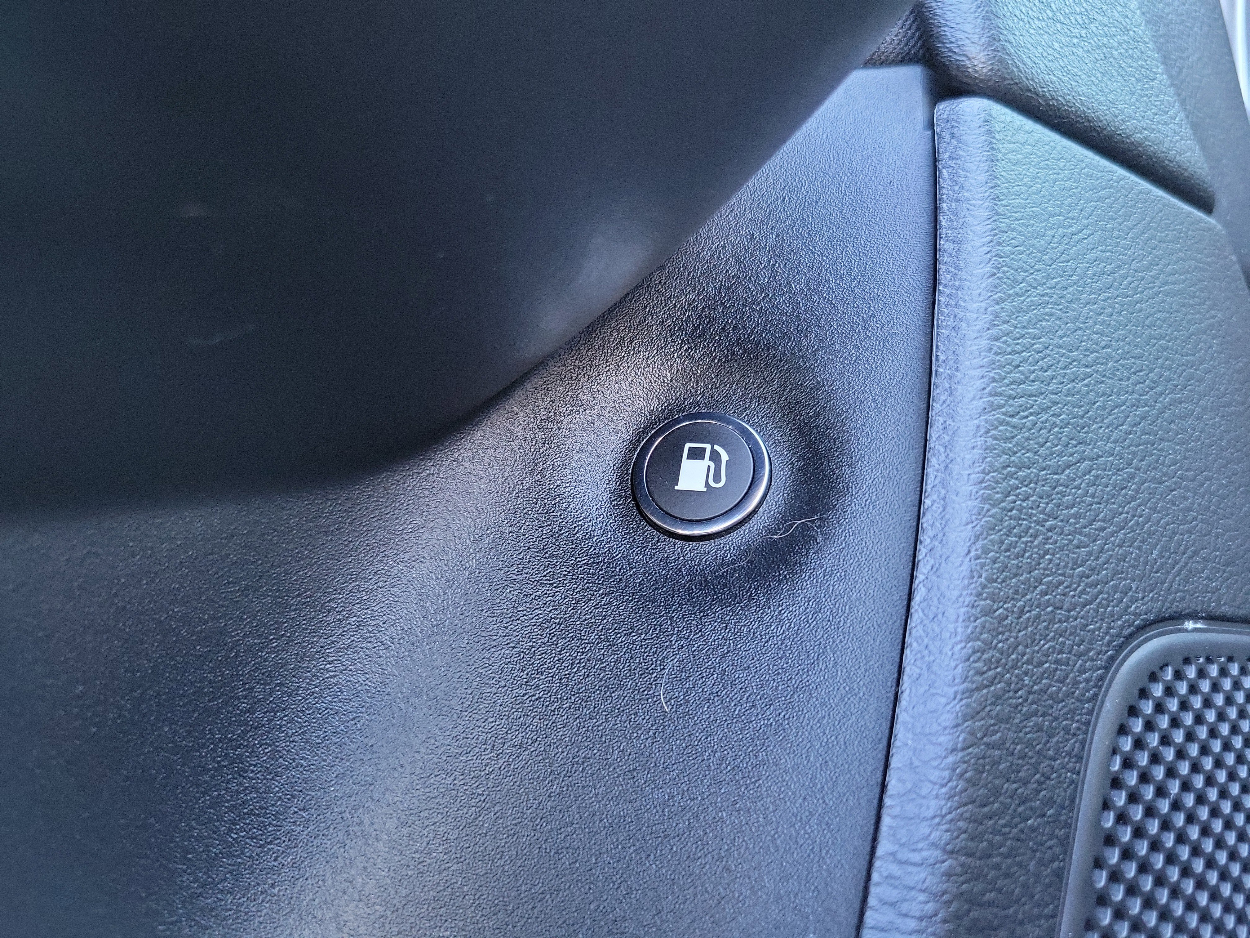 Used 2017 Jeep Cherokee Latitude w/ Cold Weather Group image 21