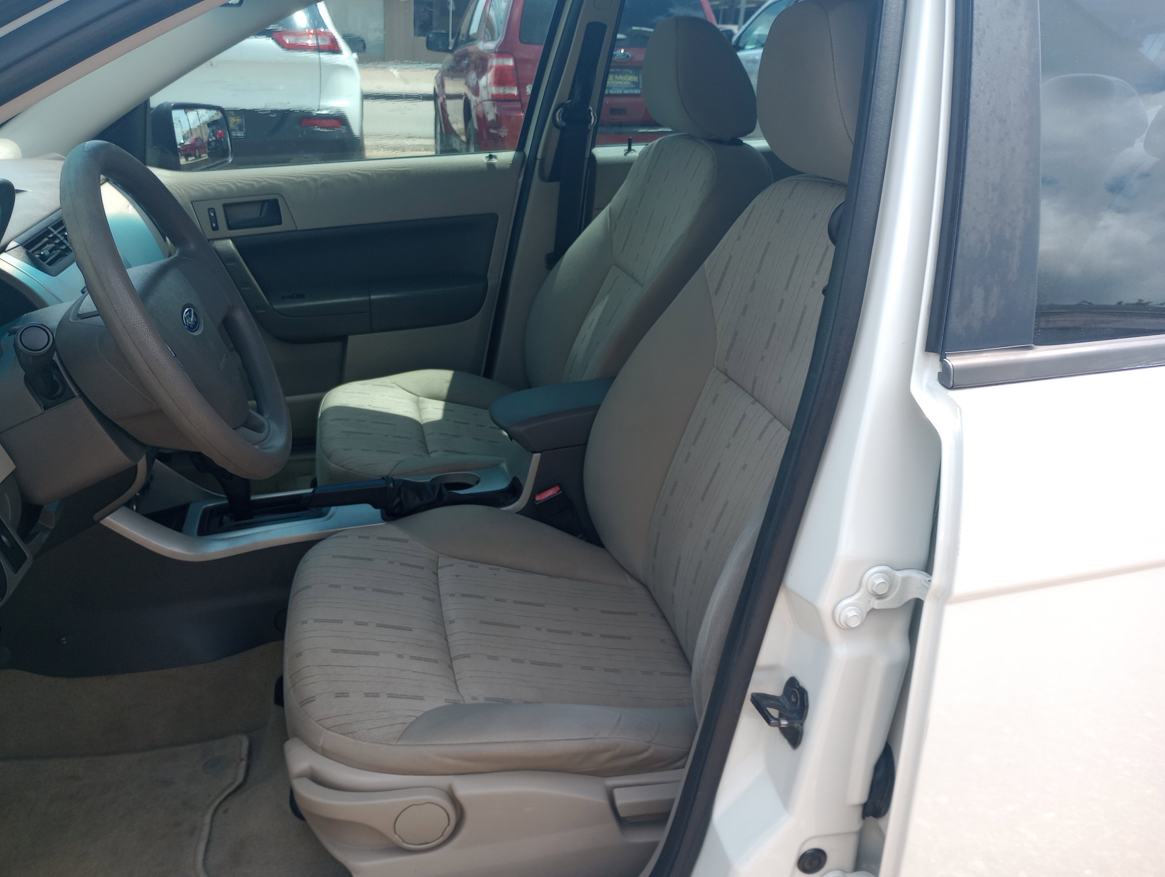 Used 2010 Ford Focus SE image 10