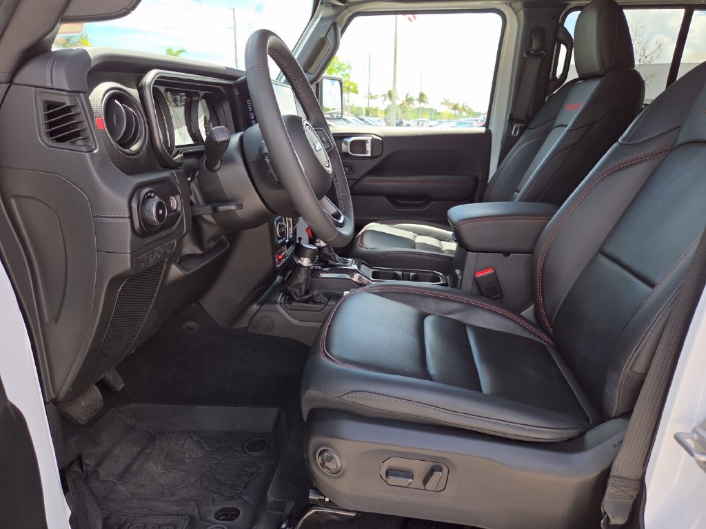 Used 2025 Jeep Wrangler Unlimited Rubicon AWD/4WD image 28