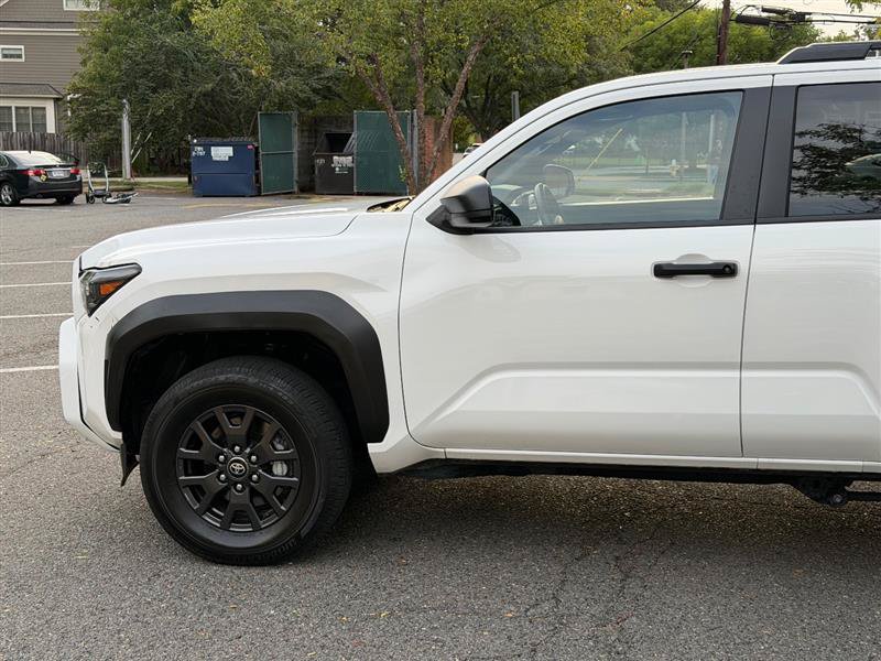 Used 2025 Toyota 4Runner SR5 AWD/4WD image 14