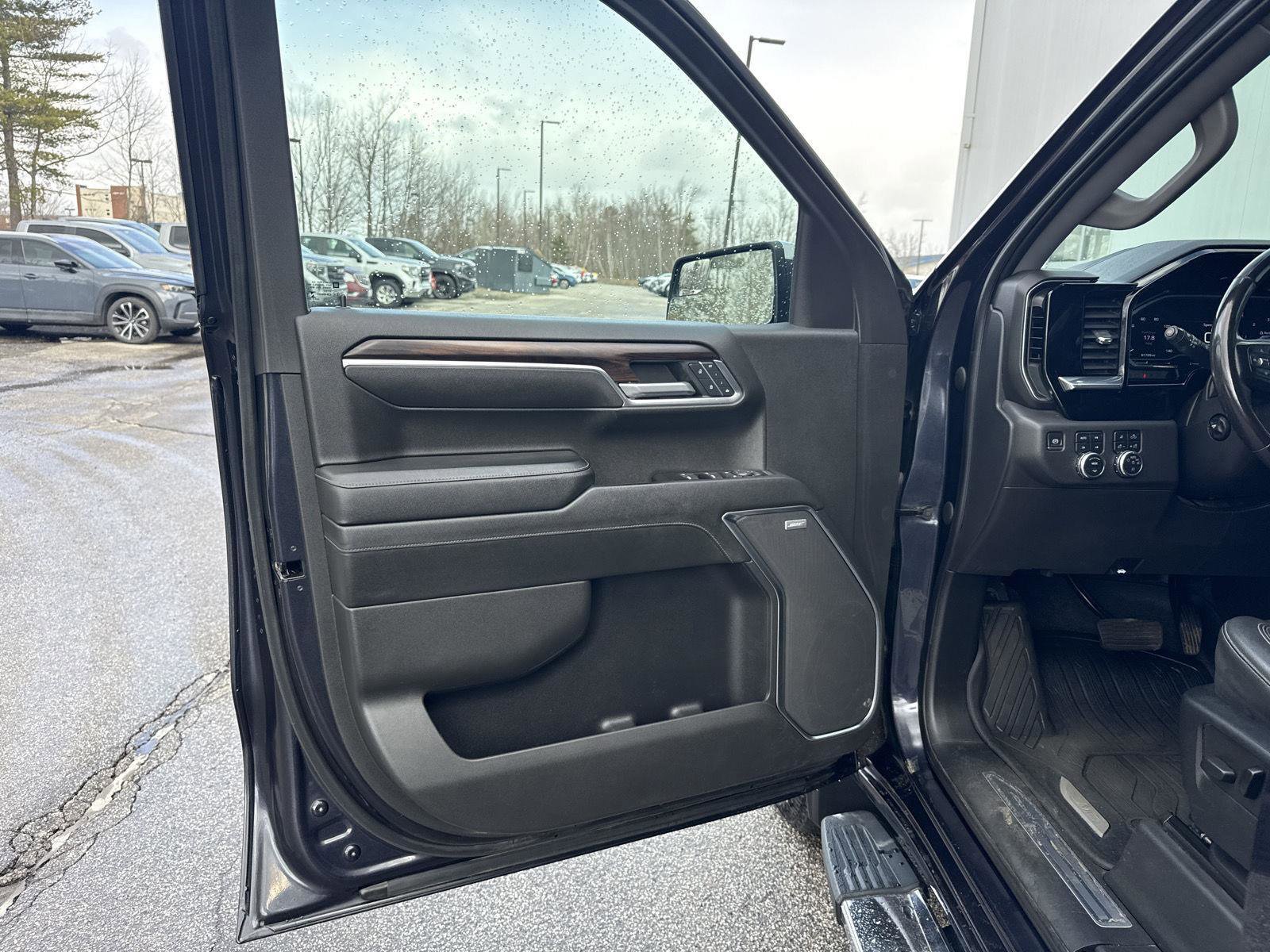 Used 2022 GMC Sierra 1500 SLT w/ SLT Convenience Package image 11
