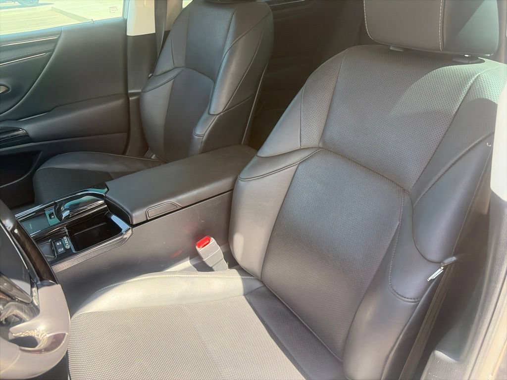 Used 2019 Lexus ES 300h w/ Premium Package FWD image 33