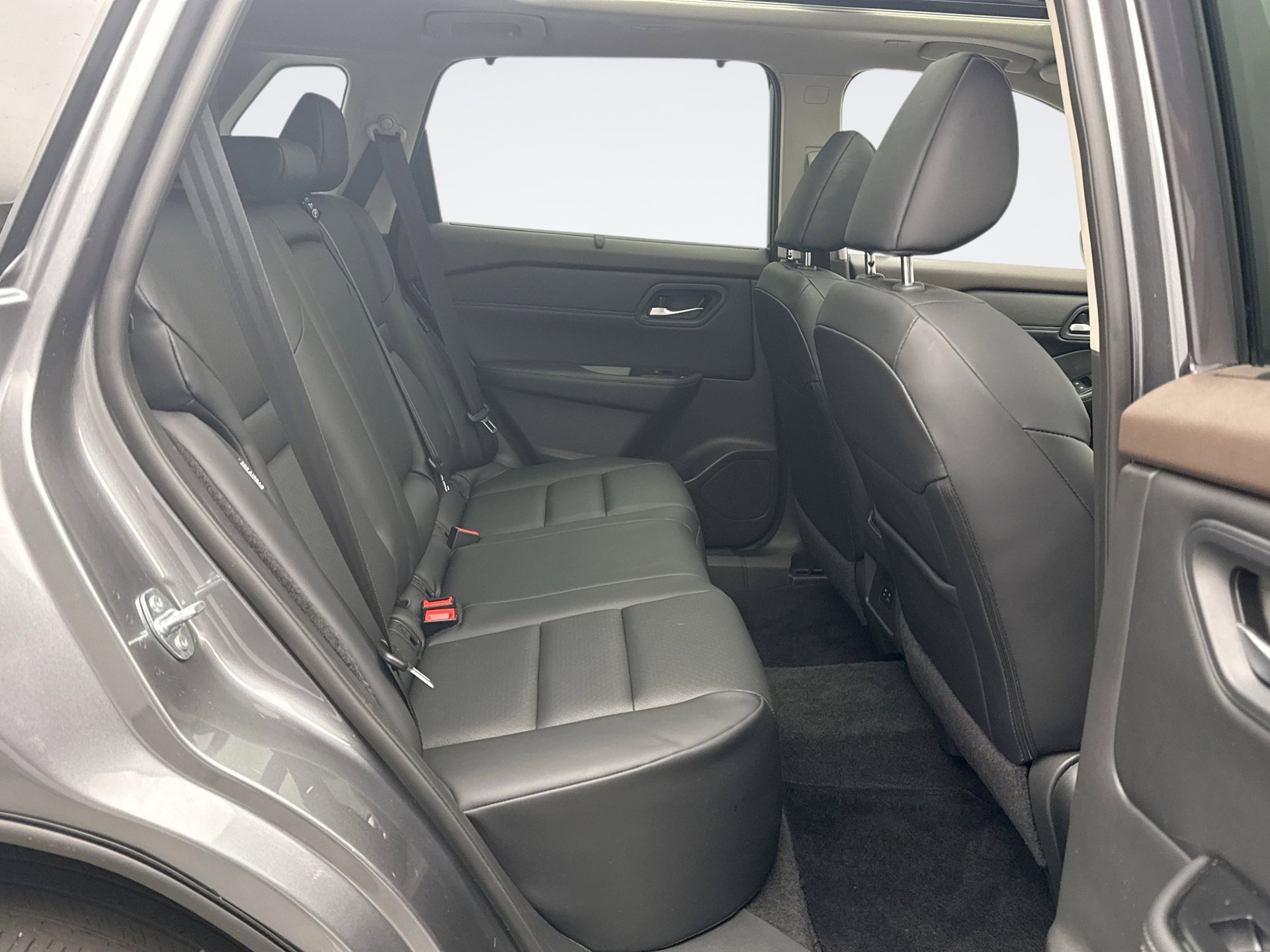 Used 2023 Nissan Rogue SV w/ SV Premium B Package AWD/4WD image 18