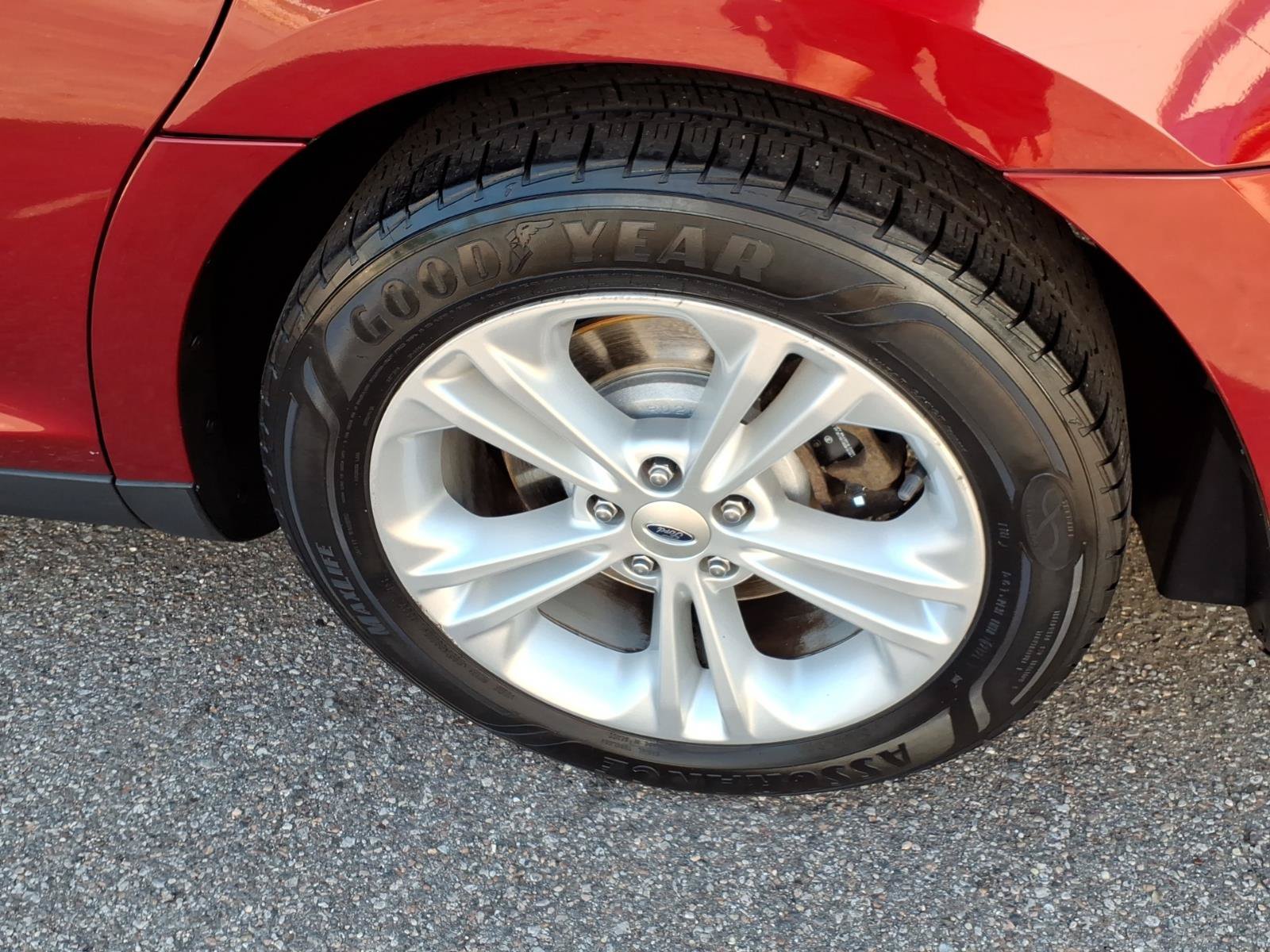 Used 2014 Ford Taurus SEL w/ Equipment Group 201A FWD image 12