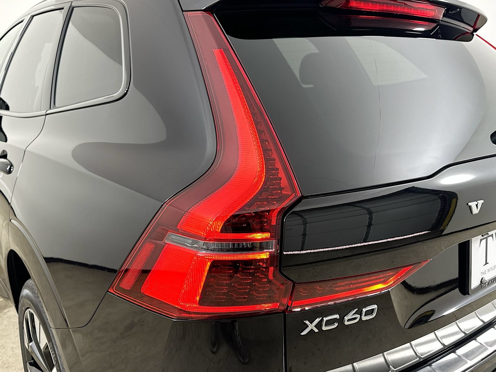 New 2026 Volvo XC60 B5 Plus w/ Protection Package Premier AWD/4WD image 12