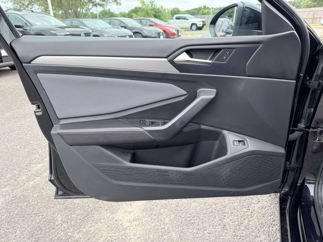 Used 2025 Volkswagen Jetta SE FWD image 14
