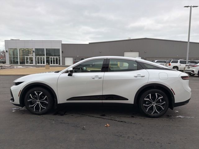 Used 2023 Toyota Crown Limited image 4