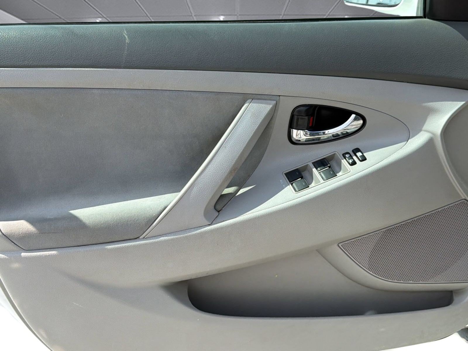 Used 2011 Toyota Camry LE FWD image 14