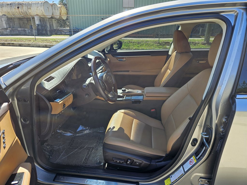 Used 2018 Lexus ES 350 w/ Premier Package FWD image 6