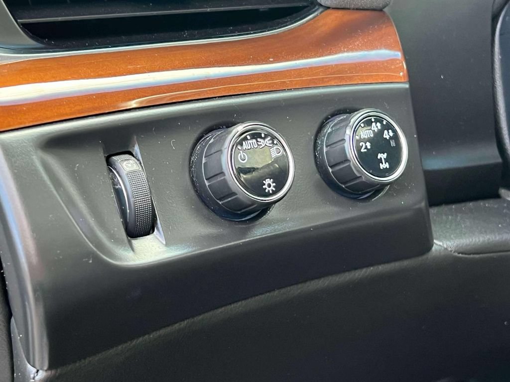 Used 2016 Cadillac Escalade Luxury AWD/4WD image 24