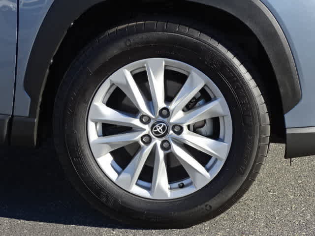 Certified 2024 Toyota Corolla Cross LE w/ Moonroof Package FWD image 8