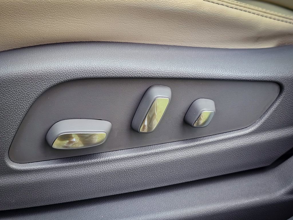 Used 2021 Cadillac XT6 Premium Luxury w/ LPO, Floor Liner Package image 18