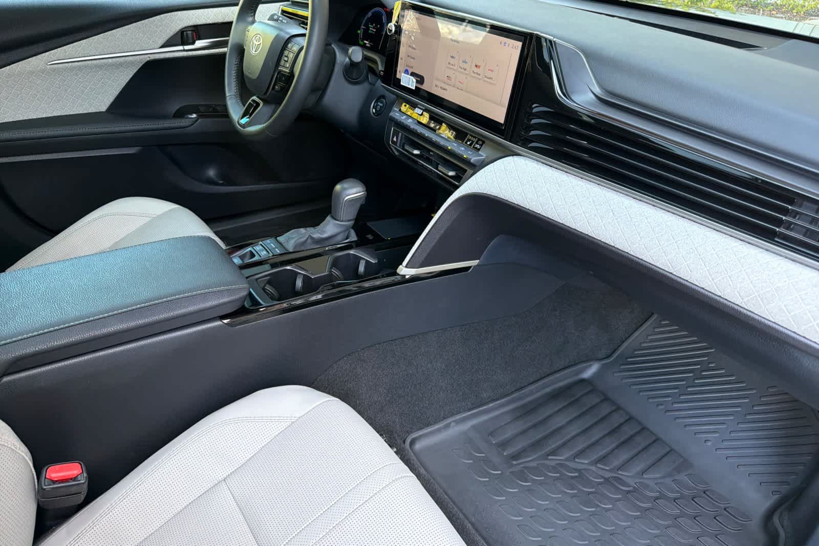 Used 2025 Toyota Camry XLE AWD/4WD image 15