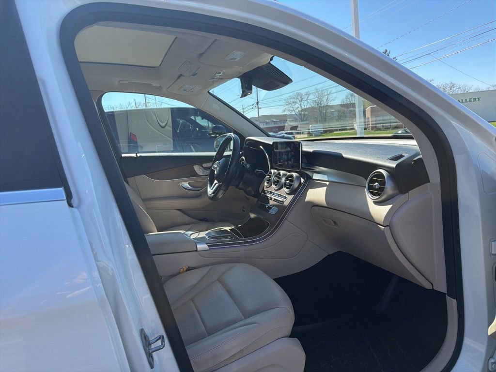 Certified 2022 Mercedes-Benz GLC 300 4MATIC image 2
