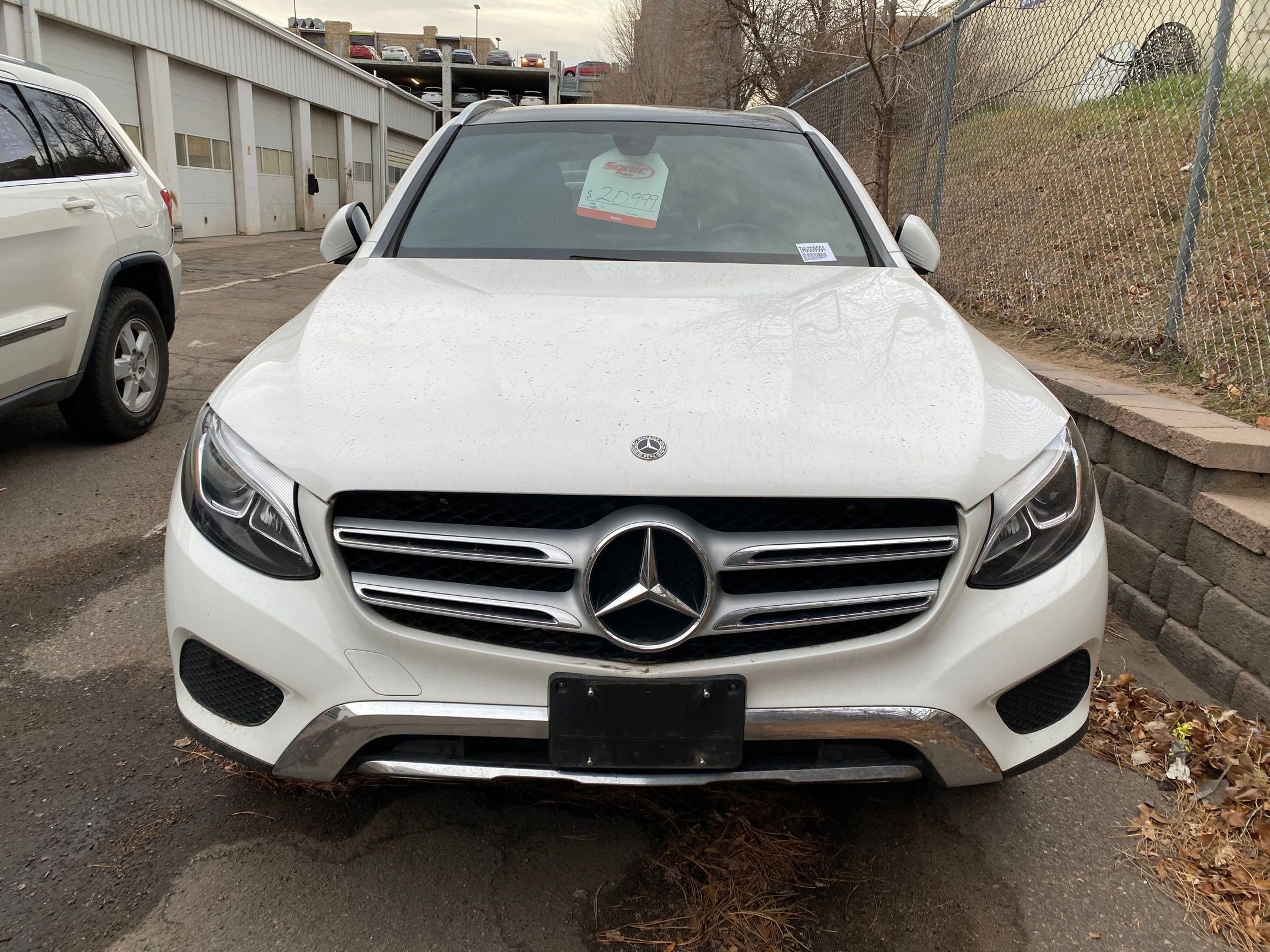 Used 2017 Mercedes-Benz GLC 300 4MATIC image 3
