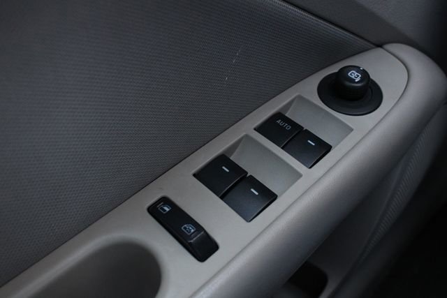 Used 2011 Ford Fusion SE FWD image 6