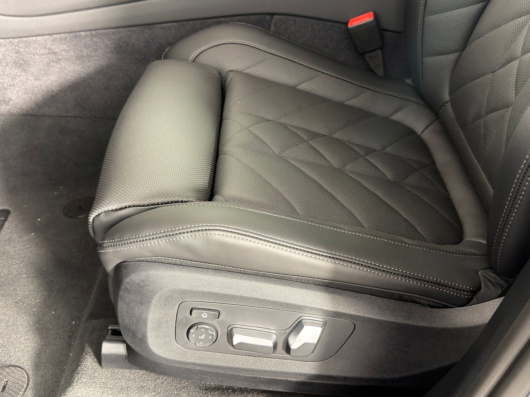 New 2026 BMW X5 sDrive40i w/ M Sport Package image 13