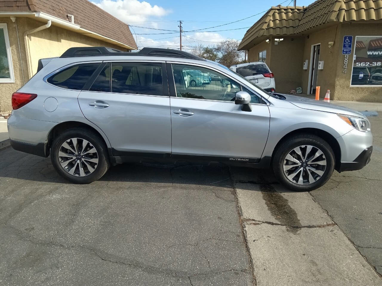 Used 2017 Subaru Outback 2.5i Limited image 12