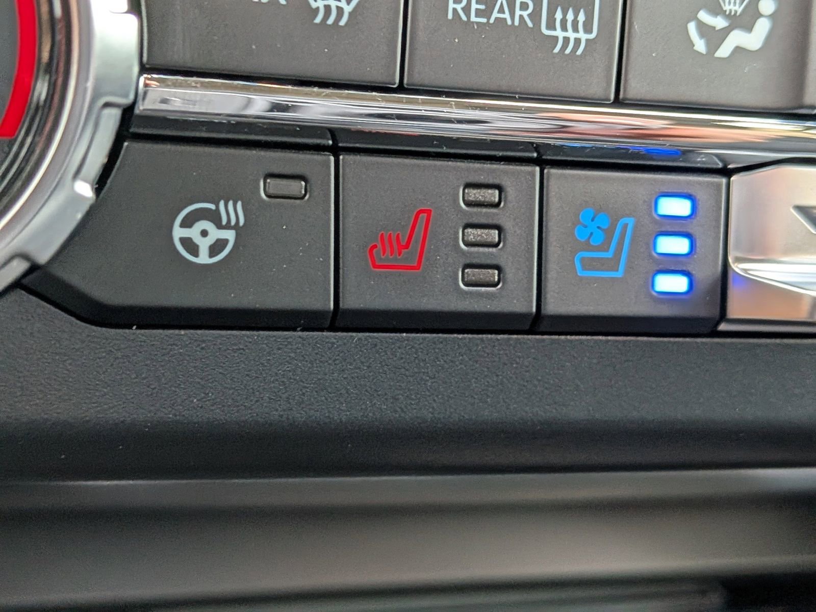 New 2026 Ford F250 Lariat w/ Black Appearance Package image 26