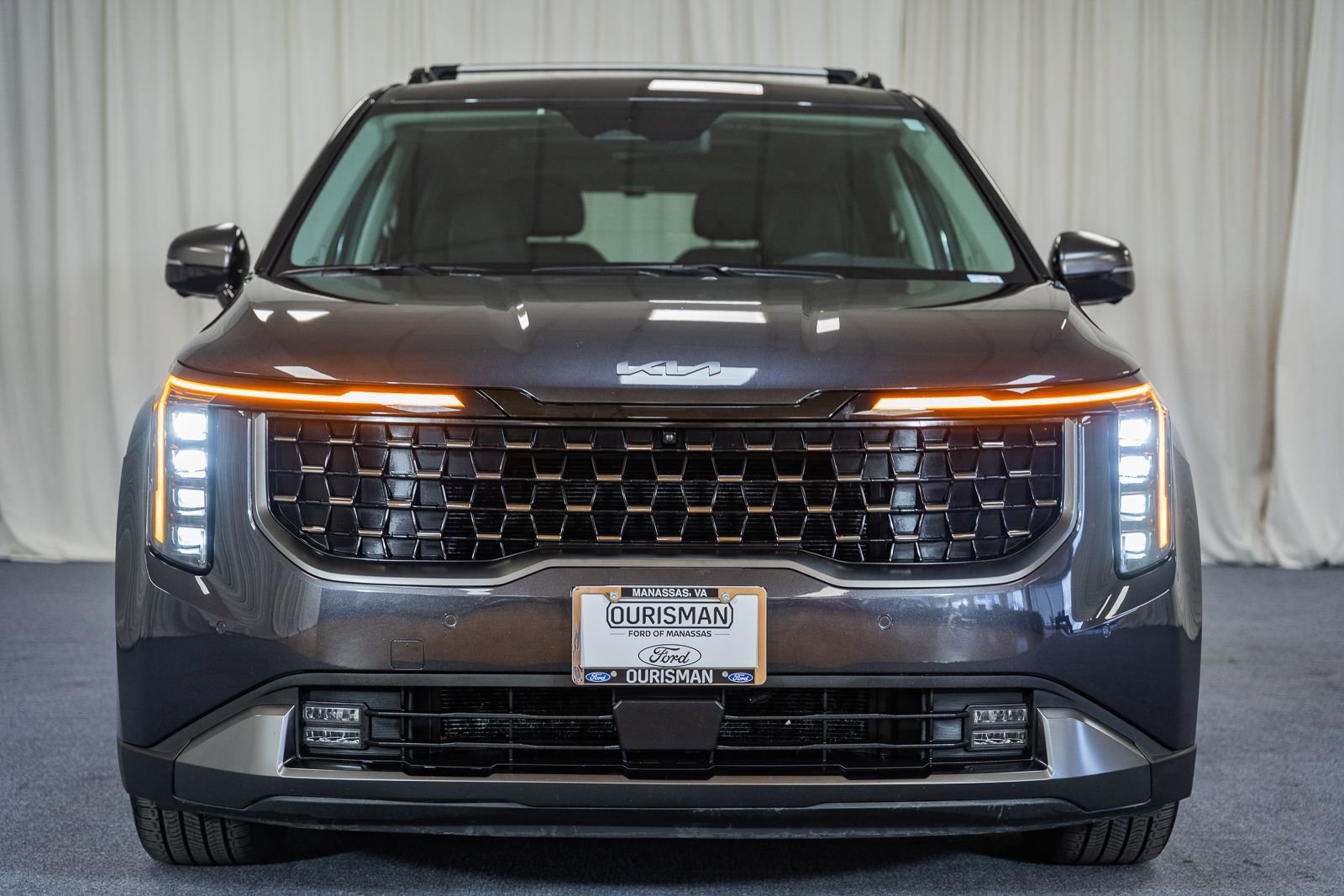 Used 2025 Kia Carnival SX Prestige image 2