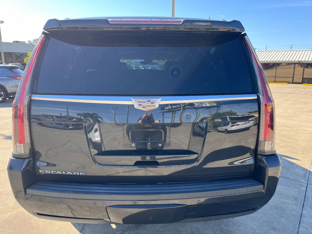 Used 2019 Cadillac Escalade ESV Premium Luxury image 4