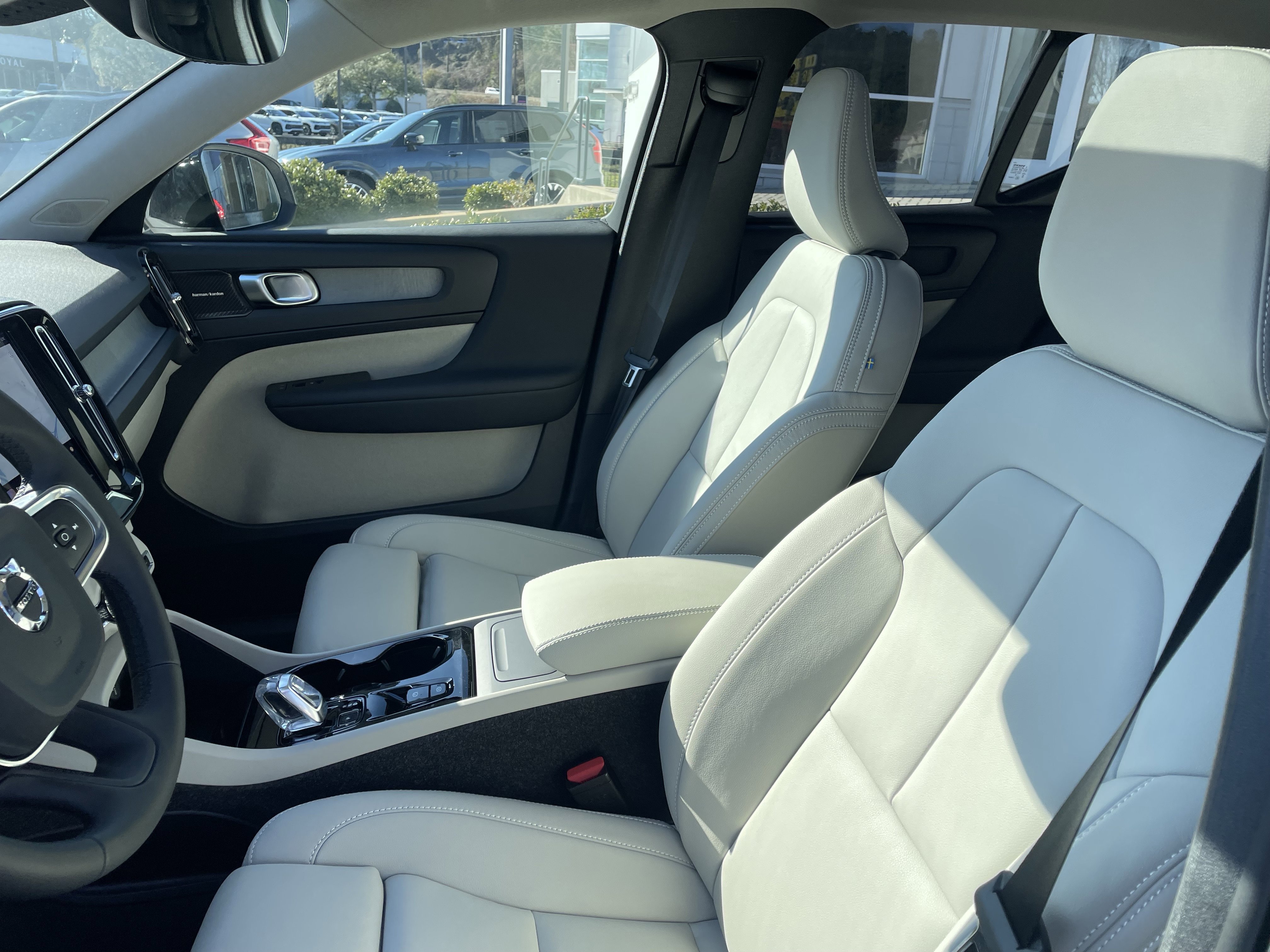 New 2026 Volvo XC40 B5 Ultra w/ Protection Package Premier image 14